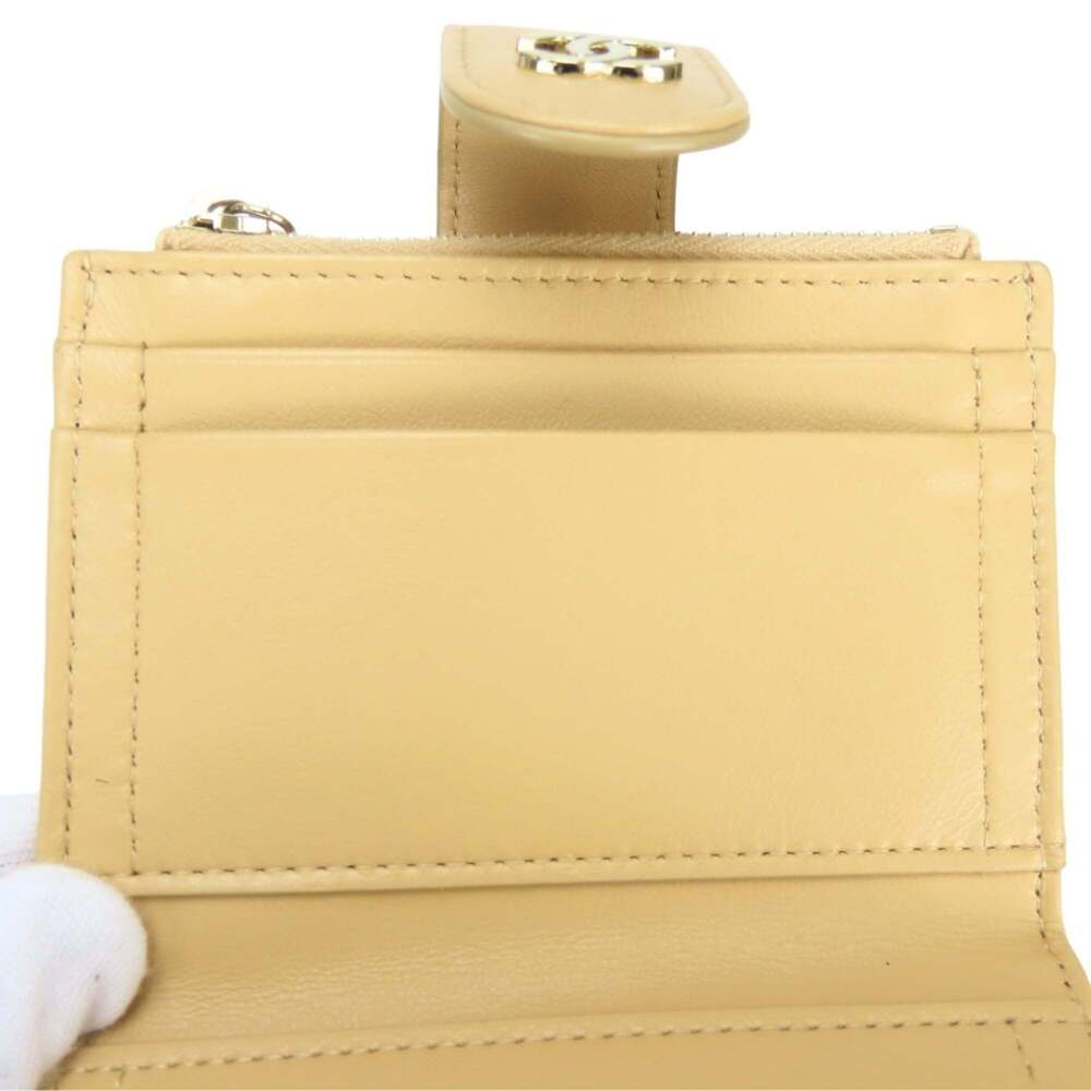 CHANEL Cream Lambskin Leather Wallet - Picture 15 of 16